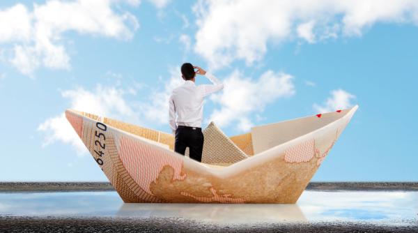 Euro va depăși pragul de 5 lei. Previziunile analiștilor CFA România