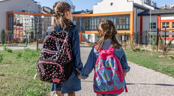 Cât costă să ne trimitem copiii la școală