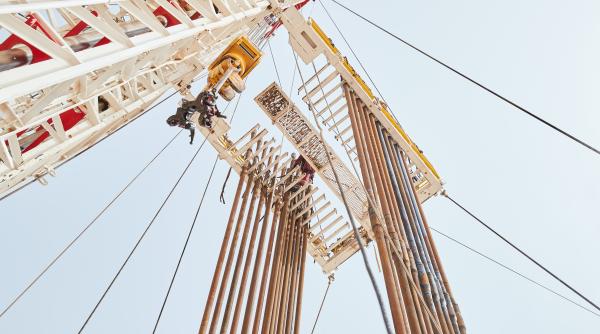 Producţia de ţiţei a României scade, importurile cresc. Date oficiale INS