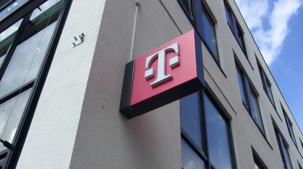T-Mobile, holdingul operatorului de telefonie mobilă Telekom, concediază 5.000 de angajați