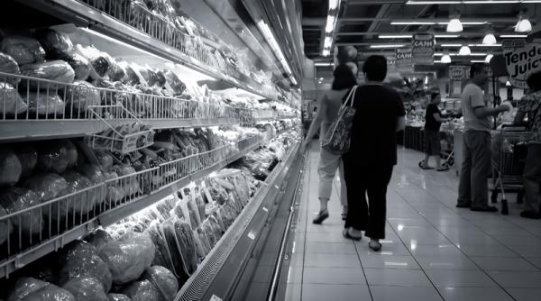 Prețul alimentelor de bază aproape s-a înjumătățit după ordonanța plafonării, conform Consiliului Concurenței