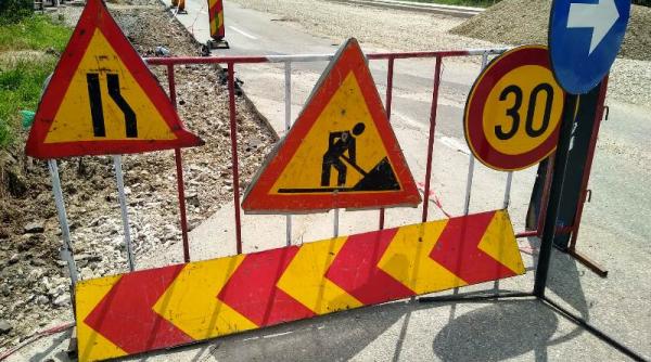 34 de ani de la Revoluție și România abia ajunge la 1.000 km de autostradă. Oficialii inaugurează cioturi care duc de nicăieri, niciunde