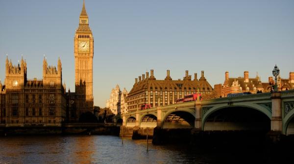 Creşterea record a salariilor, motiv de îngrijorare în Marea Britanie