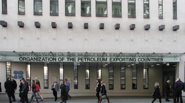 Optimismul OPEC scumpește petrolul cu aproximativ 2%