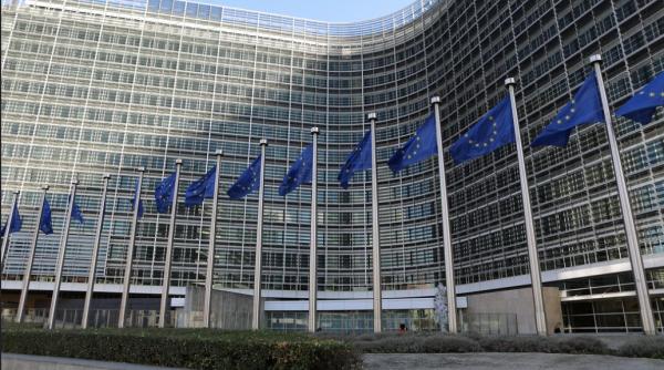 Pe modelul vaccinurilor şi al gazelor, Comisia Europeană vrea ca statele UE să facă achiziţii în comun de armament 