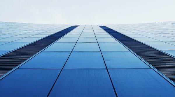 Încep lucrările la cel mai mare parc solar plutitor din Europa 