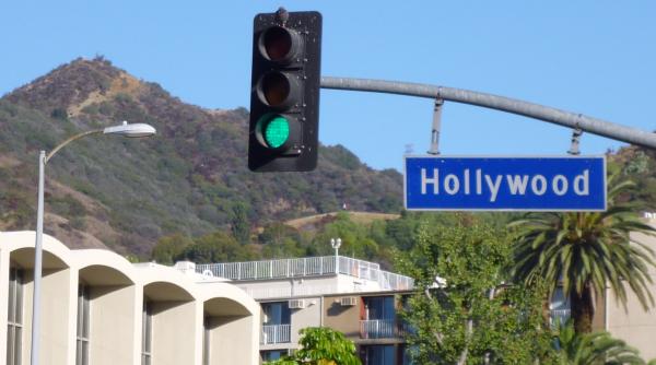 Scenariștii și producătorii de la Hollywood dau semne de împăcare. Care sunt pierderile financiare de până acum