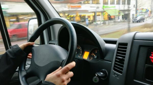 Şoferii prinşi băuţi sau drogaţi la volan, până la 10 ani fără permis. Proiect în Parlament