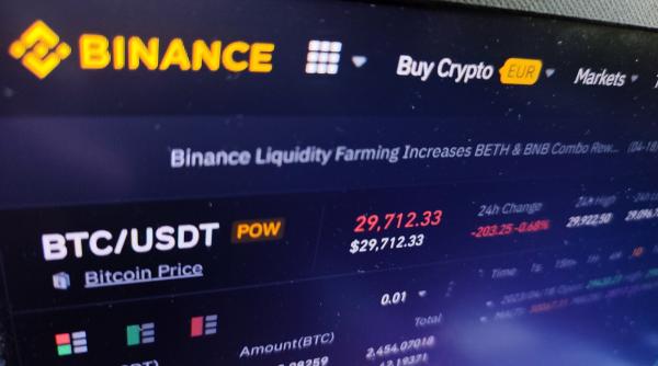 Schimbare majoră în piața cripto. Binance își vinde operațiunile din Rusia 