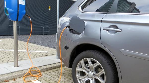 Chinezii, extrem de nemulțumiţi față de modul în care UE vrea să reglementeze comerţul cu automobile electrice