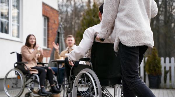 Pensia de invaliditate. Cine are dreptul și cum se calculează