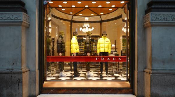 Casa de modă Prada pleacă în misiune pe Lună