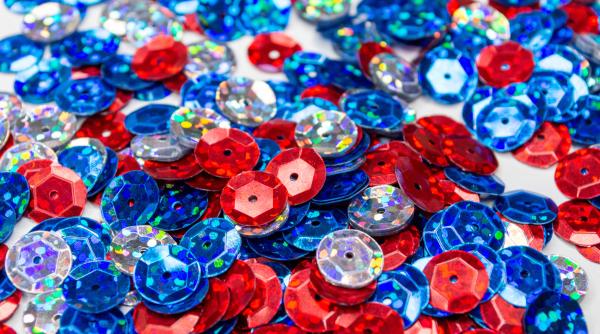 Comisia Europeană vrea să interzică paietele. Iată de ce 