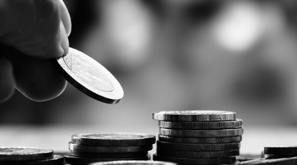 Curs valutar. Evoluție mixtă a leului față de euro și dolar. Aurul, mai scump