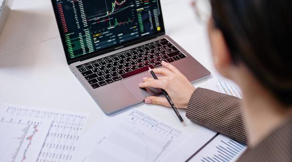 Acțiunile europene au scăzut miercuri. Iată care au fost principalii factori