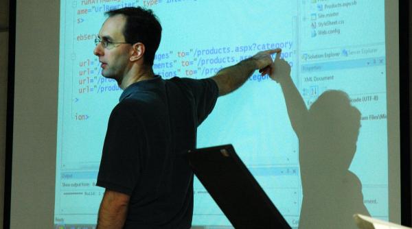 Bani pentru profesori. Prima de carieră în învățământ: Ultimele clarificări