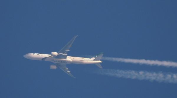 Pakistanul a anulat aproape 350 de zboruri pe fondul lipsei de combustibil