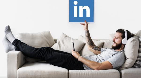 LinkedIn are 1 miliard de membri și cheamă în ajutor inteligența artificială