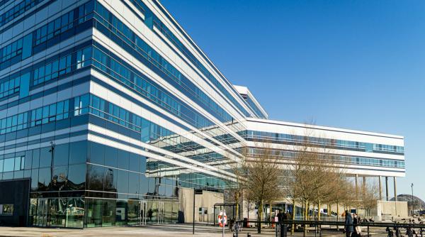 Tranzacțiile de investiții în piața imobiliară comercială s-au prăbușit