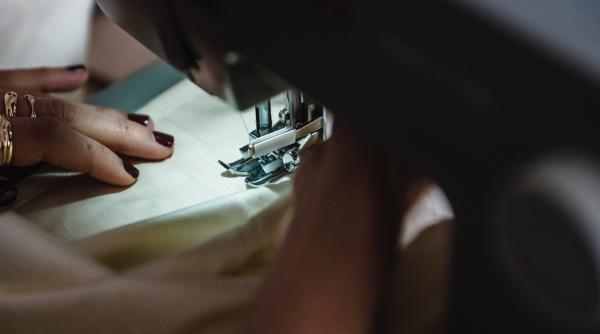 Protestele muncitorilor asiatici din industria textilă escaladează. Nu se mulţumesc cu salariile de 114 dolari