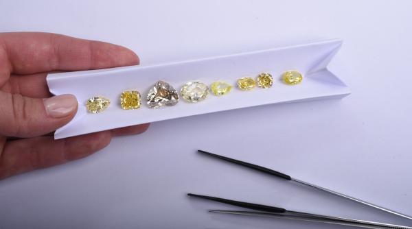 Financial Times: Uniunea Europeană interzice comercializarea unor diamante