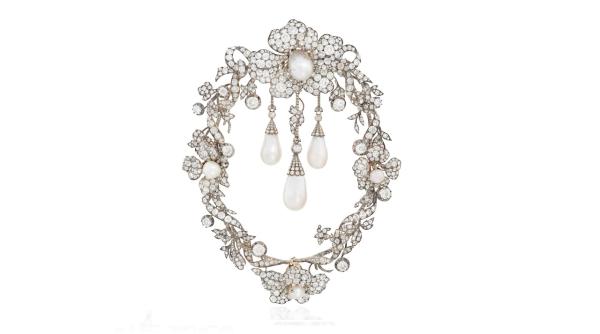 Bijuterii imperiale ale casei de Habsburg, vândute la licitație cu sume record