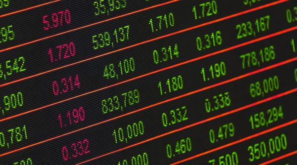 Creștere a acțiunilor pe Wall Street, pe fondul scăderii prețurilor la producători