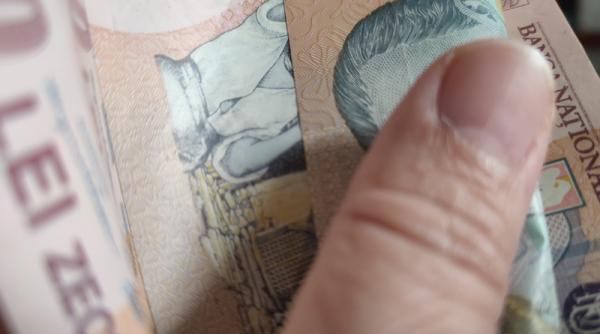 Guvernul a găsit metoda prin care se oprește creșterea salariilor la stat