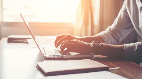 Guvernul a aprobat finanțarea pentru digitalizarea ANPIS. Oamenii vor putea accesa online diferite tipuri de servicii publice 