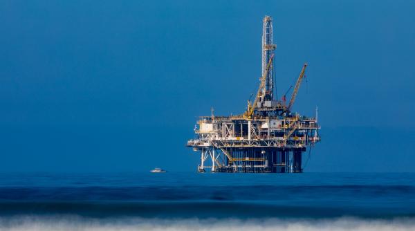 Marile companii energetice investesc miliarde în combustibili fosili, deși nu mai este nevoie