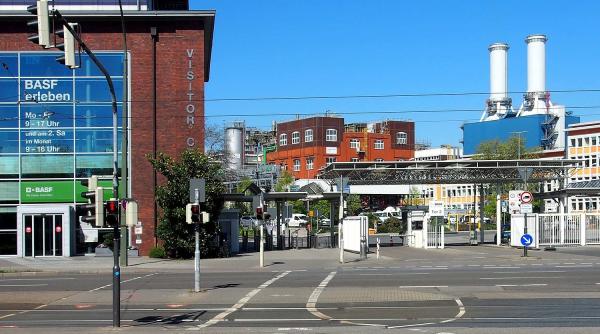 Gigantul BASF, obligat să împrumute 5,6 miliarde de dolari