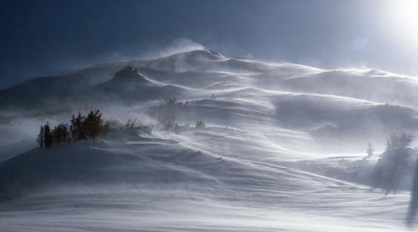 Viscolul pune stăpânire pe mai multe zone din patru județe. Cod galben