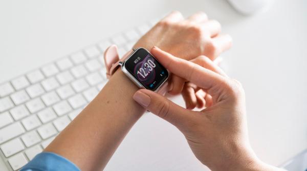 Piața globală a smarwatch-urilor, avans de 9%