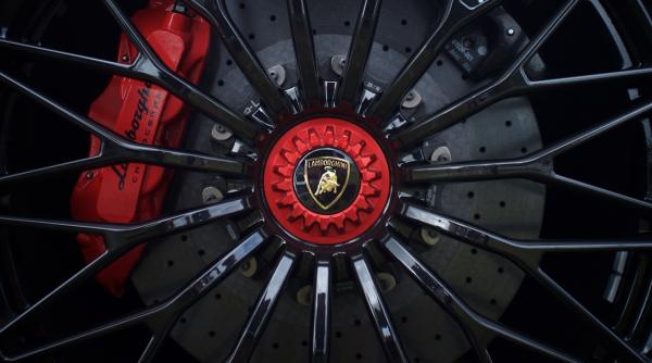 Muncitorii din unitățile de producție ale Lamborghini vor lucra patru zile pe săptămână