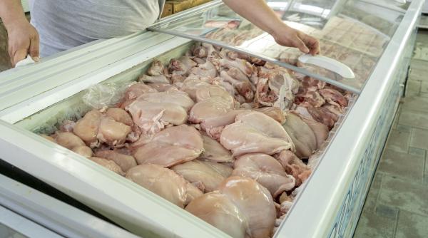 Pui contaminați cu Salmonella, retrași din magazine