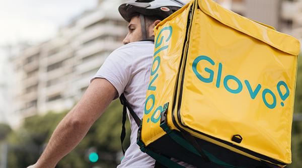 Ce au comandat românii prin Glovo în 2023. România, locul doi în lume la bacșișul oferit curierilor