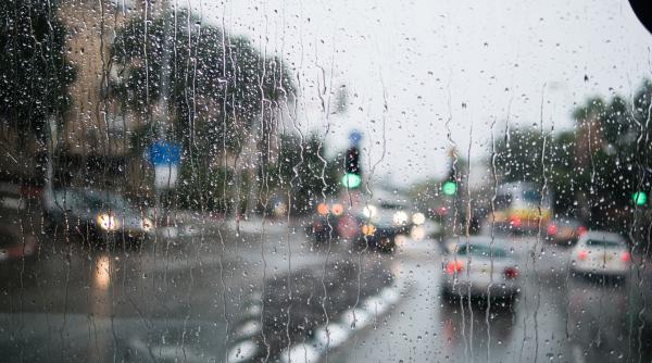 Vin ploile! Cod galben valabil până joi dimineața în 13 județe 