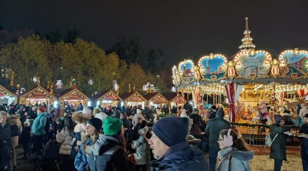 FOTO. Târgurile de Crăciun din Bucureşti cu plusuri şi minusuri. Ce surprize le rezervă vizitatorilor 