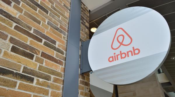 Airbnb va plăti peste jumătate de miliard de euro statului italian pentru taxele proprietarilor