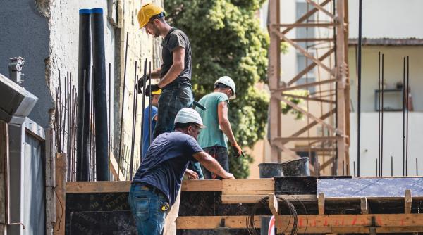 ANOFM: Aproape 180.000 de persoane încadrate în muncă în primele 11 luni ale anului