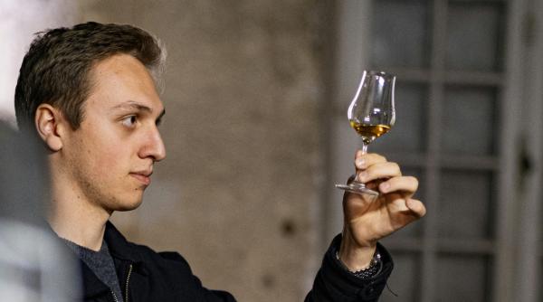 Campari oferă o sumă fabuloasă pentru coniacul Courvoisier