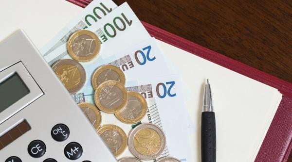 Leul s-a depreciat în raport cu euro, iar aurul s-a scumpit din nou. Curs valutar, 28 decembrie