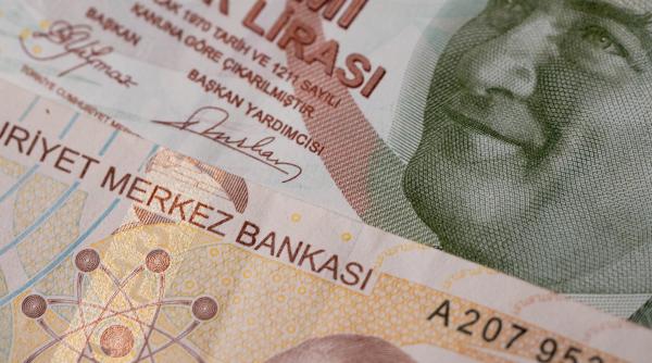 Salariul minim, majorat cu 49% în Turcia