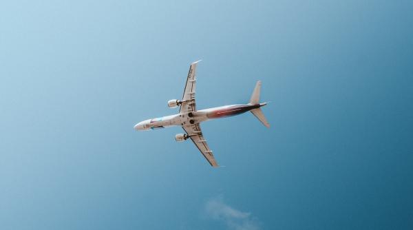 Nu e Nokia 3310! Un telefon care a căzut de la 5.000 m, din avionul Boeing al Alaska Airlines, încă funcţionează