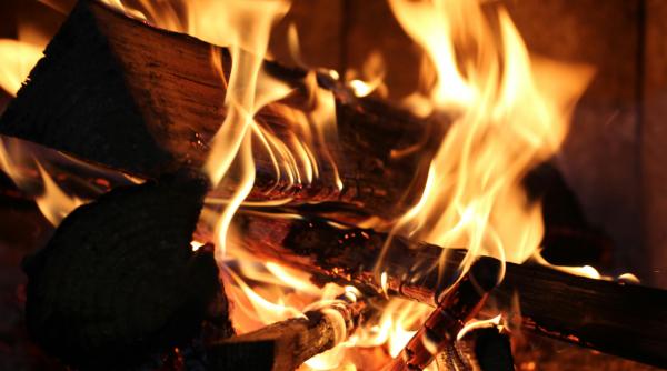 Rabla pentru sobe: Românii primesc până la 10.000 de lei pentru a-şi cumpăra sobe moderne pe lemn, peleţi sau brichete