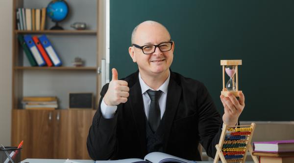 Directorii școlilor vor primi o creștere salarială. Grilele cu noile lefuri