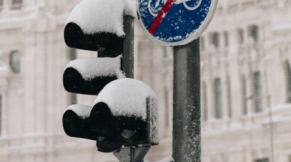 Iarna revine în forță: Ninsori, temperaturi de până la minus 15 grade 