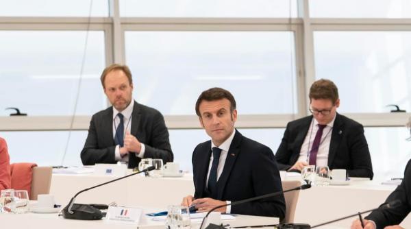 Macron a cerut industriei militare să treacă la ”economia de război”