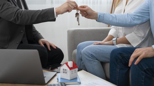 Vânzările de locuințe din SUA au ajuns la minimul ultimilor aproape 30 ani