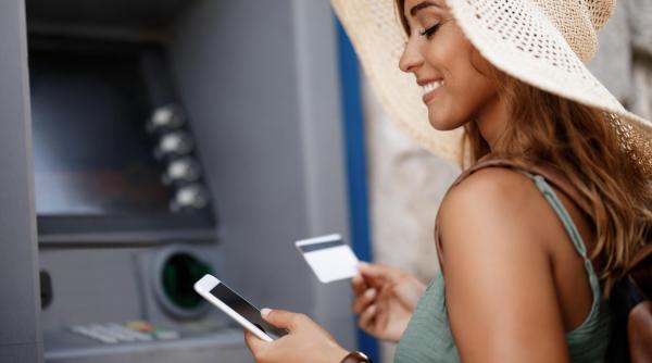 În 2023, românii au primit bani din 75 de țări și au trimis în 174